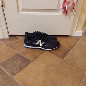 Sneakers brand  new balance for men color black size 11.5